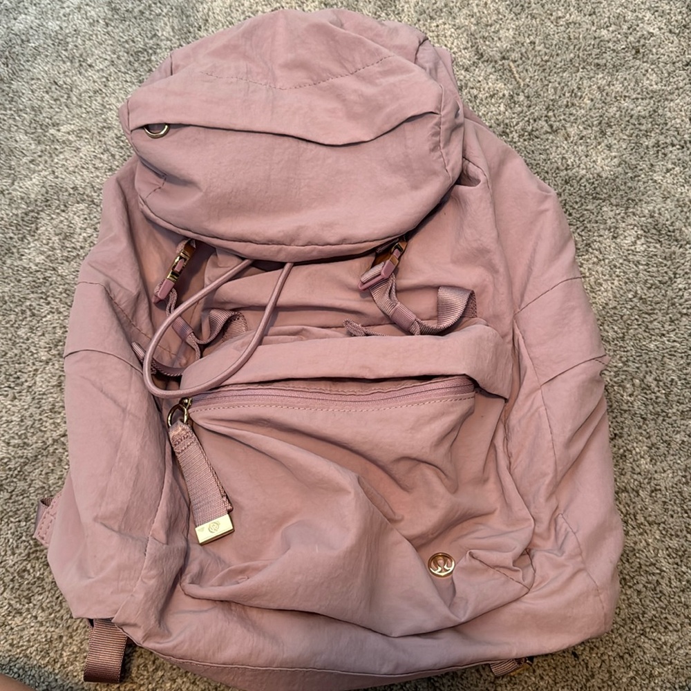 Lululemon on my level rucksack 18L